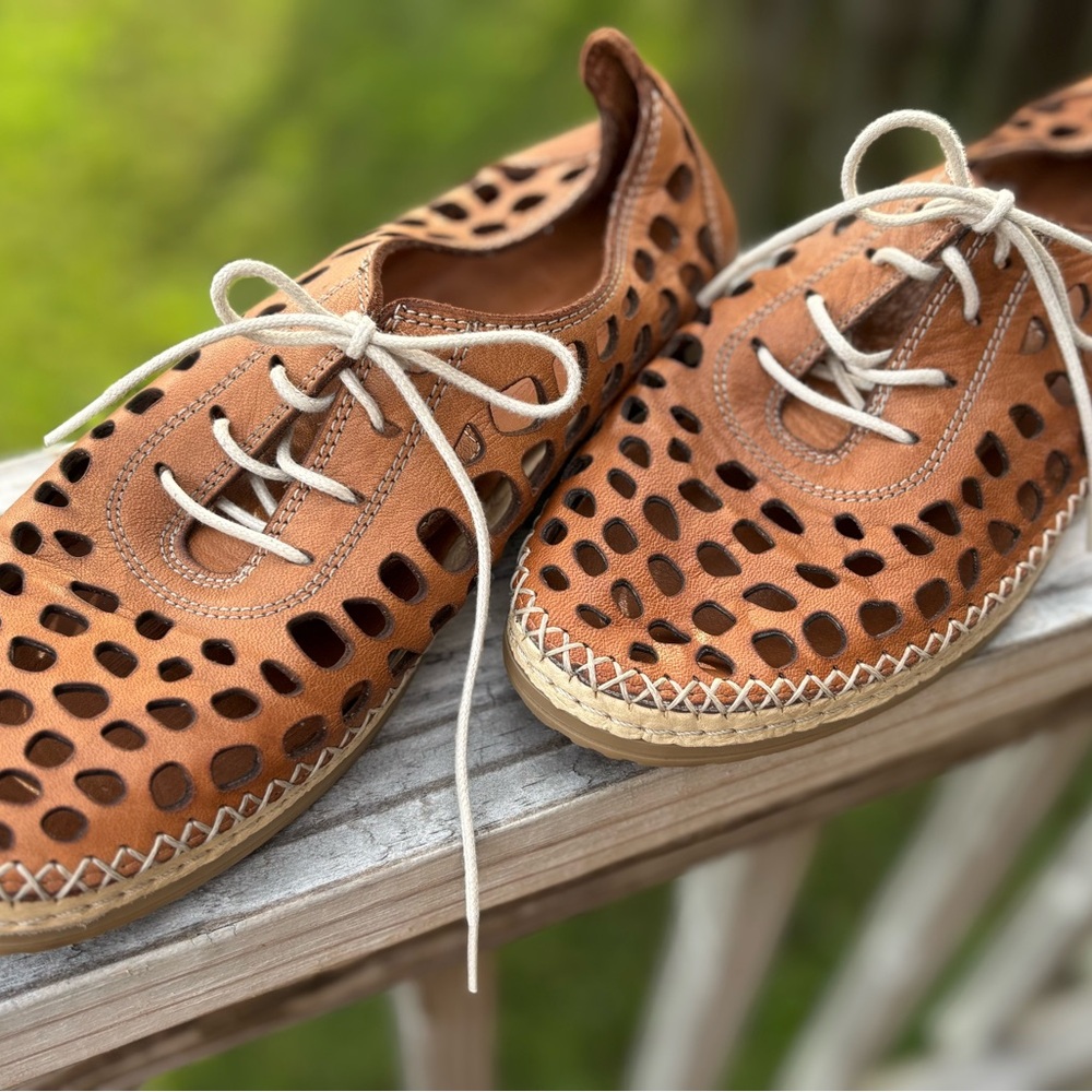 Spring Step Tan Perforated women’s Bernetta loafers size 39